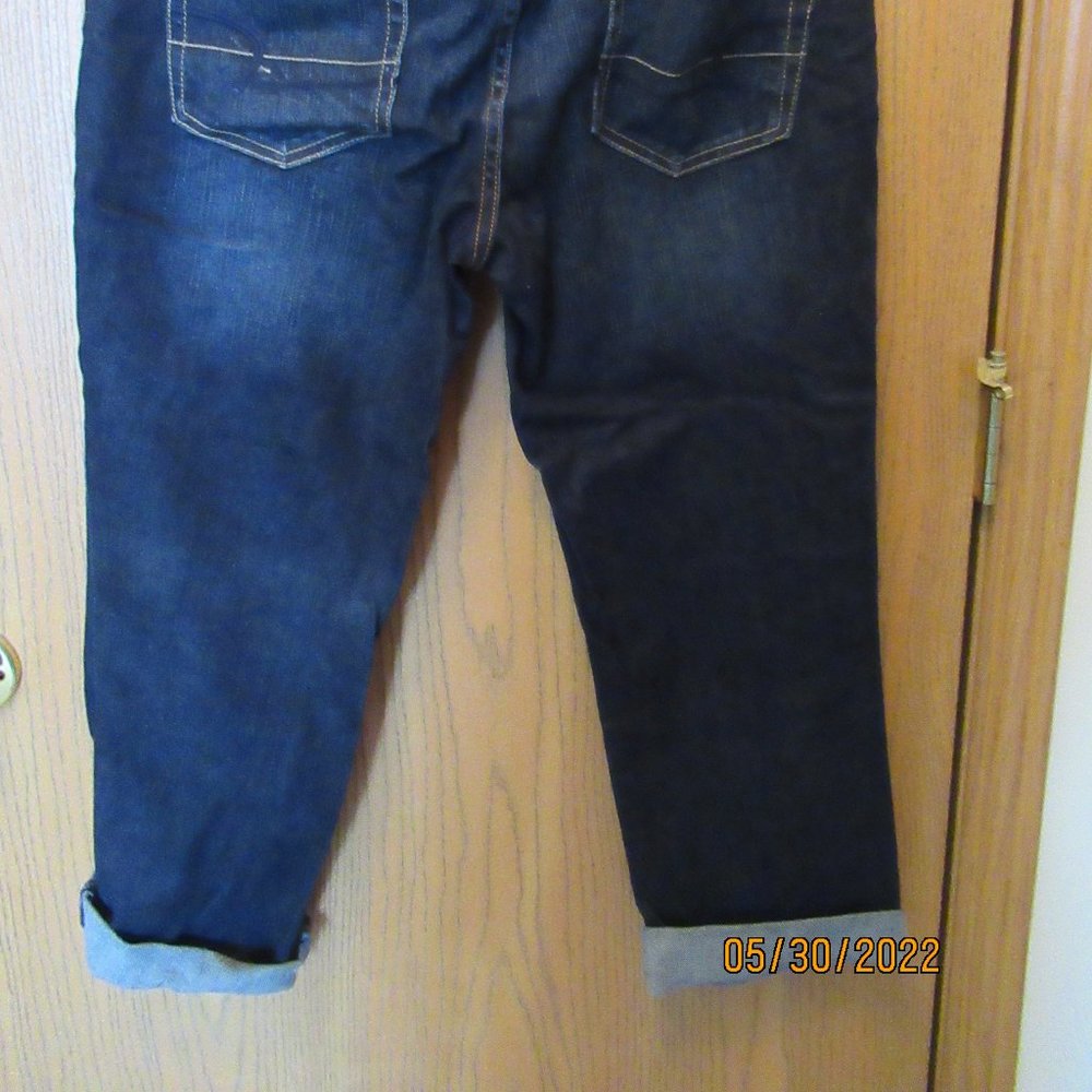 Dark blue American Eagle crop jeans